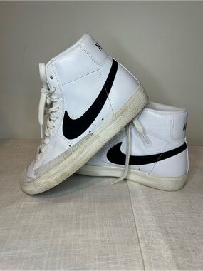 Nike blazers White High-Top Sneakers with Black Swoosh